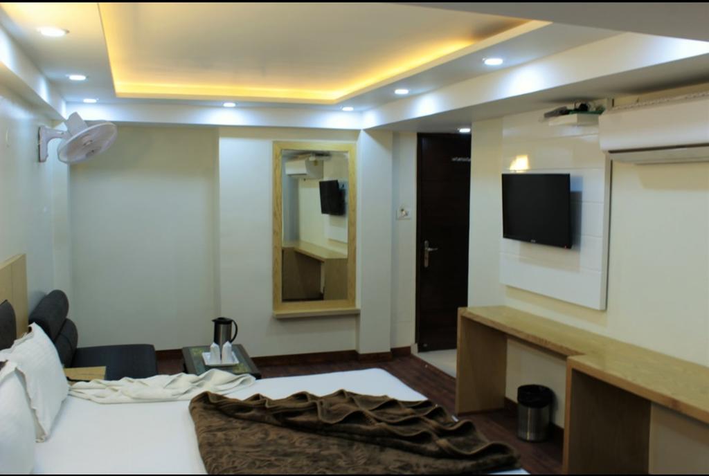 Hotel Le Mem Дели Экстерьер фото